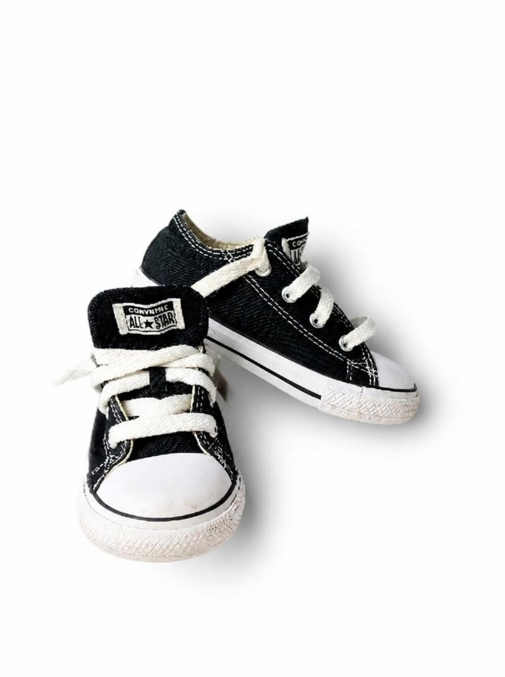 Converse Black and White Low Top Sneakers 8C